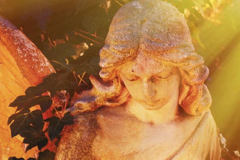 10301_engel-mit-sonnenstrahlen