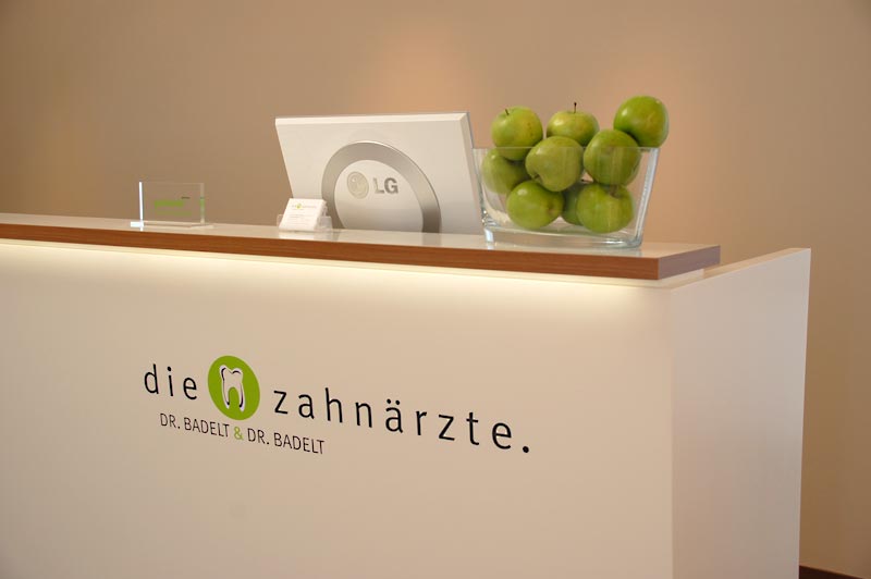 12189_12189_dr_badelt_empfang_bild_1_2