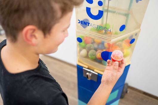 115428_dentastisch_zahnarzt_kleine_patienten