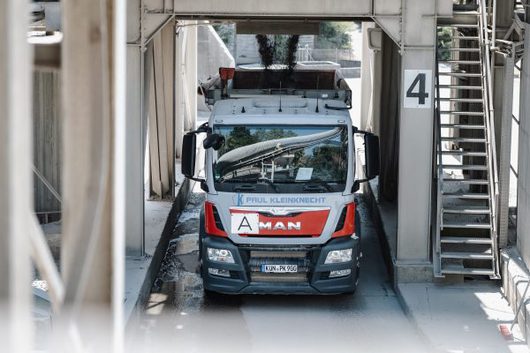 12303_kleinknecht_ausliefern