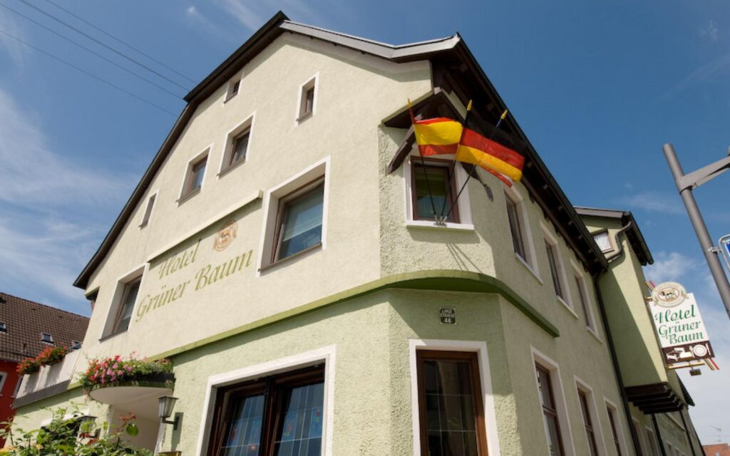 17557_gruener_baum_header