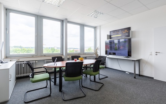 1_bilder_buero_biberach_meetingraum-2_2023_profesionell