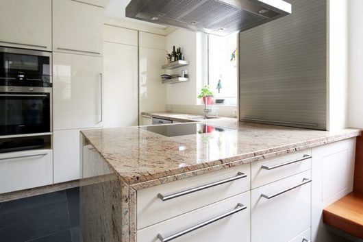 27712_thissen_kueche_naturstein_ivory_brown_01-768×512