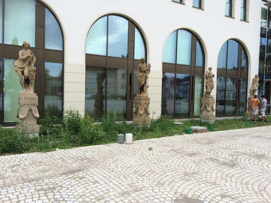 104168_stauss_statuen