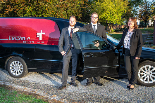 104730_auto_und_team