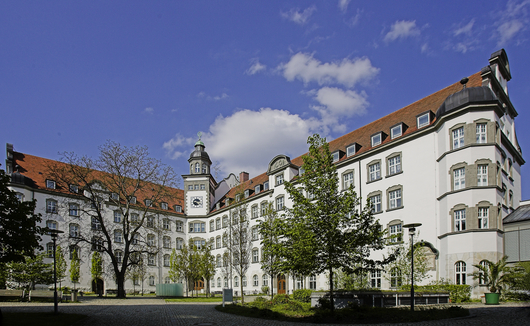 113569_dillingen_innenhof_der_akademie