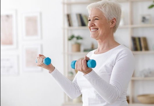 114704_frau_mit_hanteln