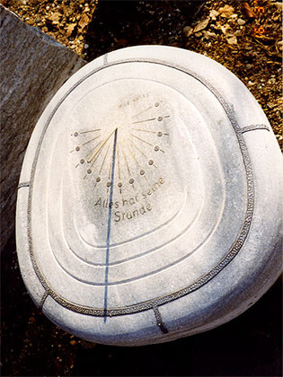 41082_sonnenuhr03_gr