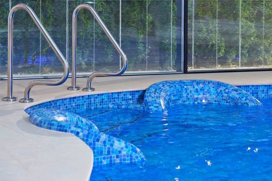 108003_summ_fliesen_schwimmbad
